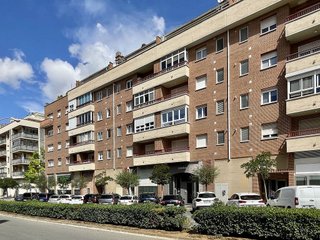 Local comercial en venta en Barañain