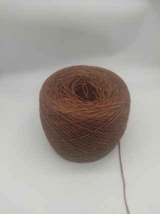 Gomitolo di cotone marrone