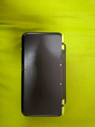 Nintendo 2DS xl negra y verde
