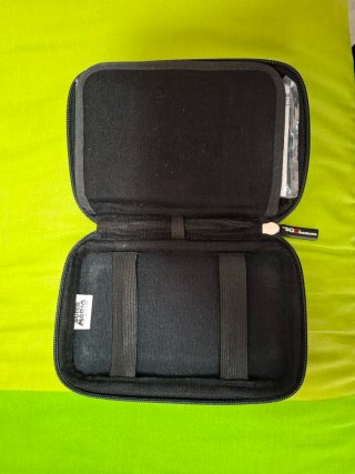 Nintendo 2DS xl negra y verde