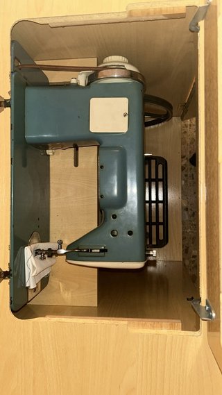 Maquina de coser marca signa del año 1965