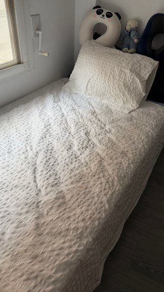 Letto con sommier e materasso in schiuma