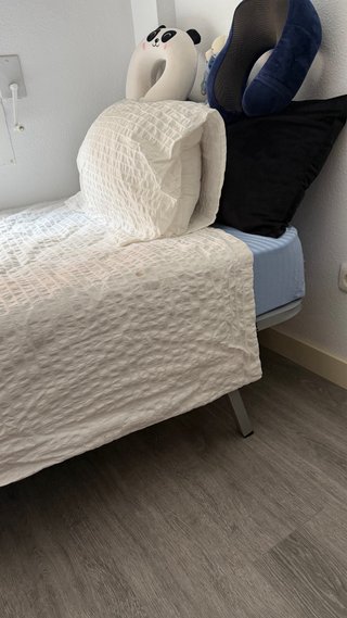 Letto con sommier e materasso in schiuma