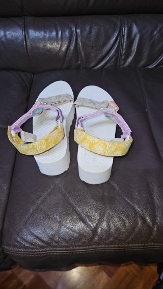 Sandalias Stradivarius Beige y Morado