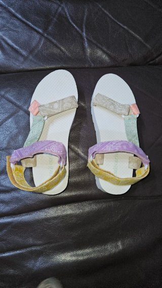 Sandalias Stradivarius Beige y Morado