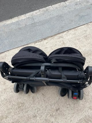 Carrito gemelar en buen estado