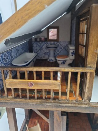 Casita de muñecas de madera