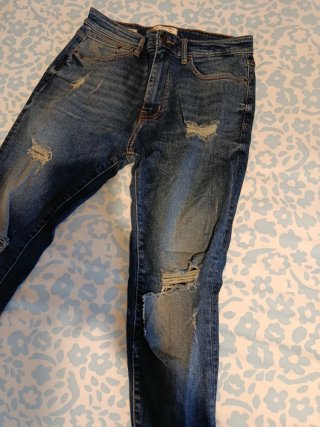 Pantalón vaquero Pull&Bear desgastado