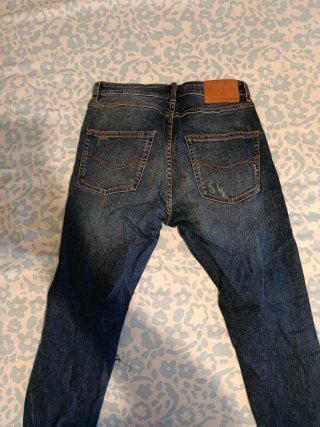 Pantalón vaquero Pull&Bear desgastado