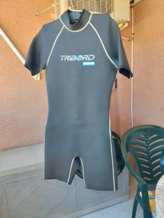 Varios trajes neopreno