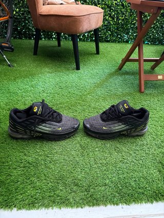 Zapatillas Nike Air Max Plus Negras y Amarillas