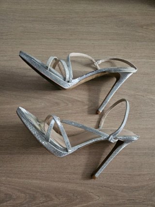 Sandalias tacón plateadas ALDO talla 38.5