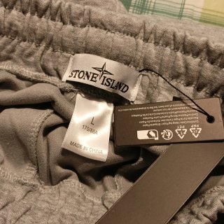 •Pantaloncini Stone Island•