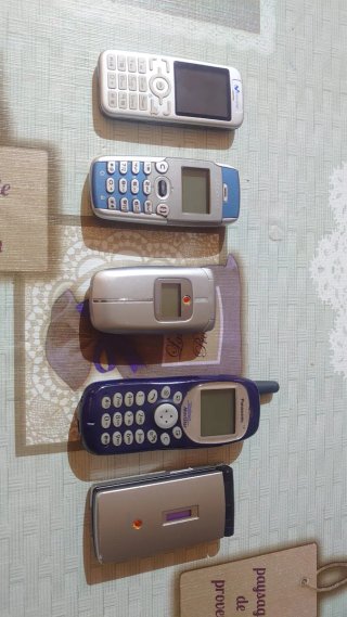 Lote 5 Cellulari Vintage: Alcatel, Panasonic, Sharp