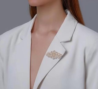 Broche joya dorado con cristales - EVER FAITH