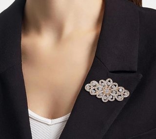 Broche joya dorado con cristales - EVER FAITH