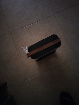 Ventilador de mesa blanco y negro