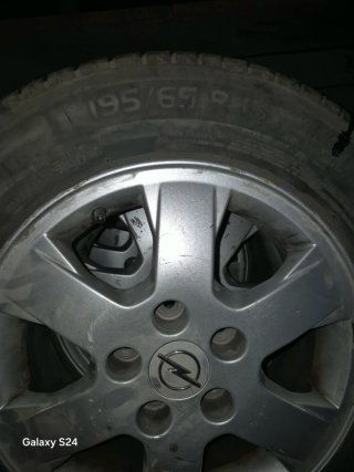 Neumaticos con llanta para vehículo opel
