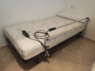 Cama geriátrica articulada, muy buen estado.