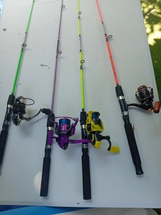 4 Cañas de Pescar Barco Kayak con carrete nuevas