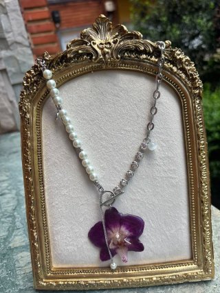 Collar plateado Orquídea Natural Morada