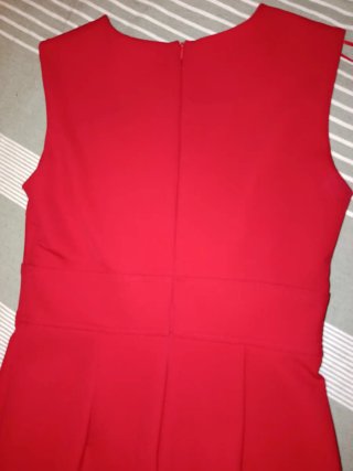Vestido midi rojo de Zara Basic