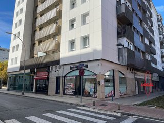 Local comercial en venta en Barañain