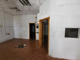 Local comercial en venta en Renfe - Bulevar 1º y 2º Fase en Jaén
