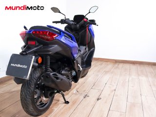 YAMAHA X-MAX 125