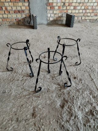 Pies de maceta de forja