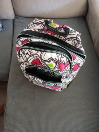 Mochila escolar con corazones