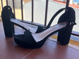 Tacones negros Shein
