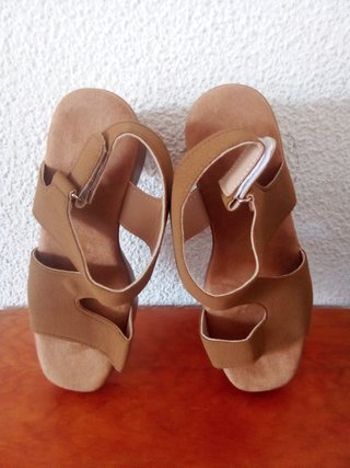 Sandalias cuña mujer marrón