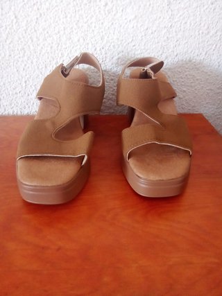 Sandalias cuña mujer marrón