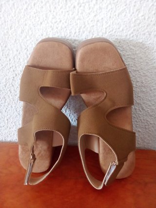 Sandalias cuña mujer marrón