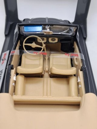 Volkswagen Maggiolone Cabriolet 1951 Maisto 1:18