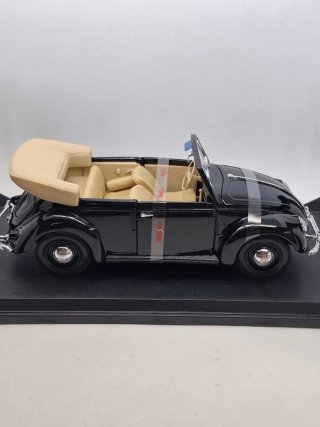 Volkswagen Maggiolone Cabriolet 1951 Maisto 1:18