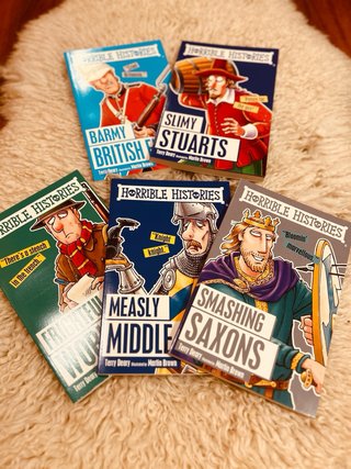 (8-12años)Pack Horrible Histories 5 libros