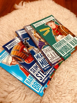 (8-12años)Pack Horrible Histories 5 libros