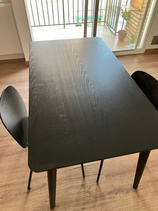 Mesa y 4 sillas comedor madera oscura