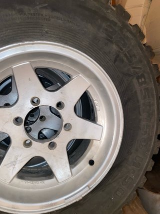 Llanta y neumático UAZ 225/85/R15C
