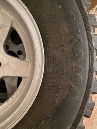 Llanta y neumático UAZ 225/85/R15C