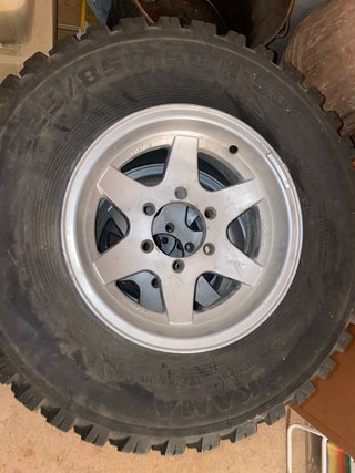 Llanta y neumático UAZ 225/85/R15C