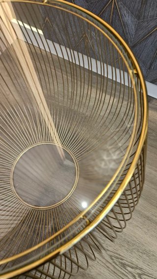 Mesa auxiliar Maisons du Monde  redonda dorada