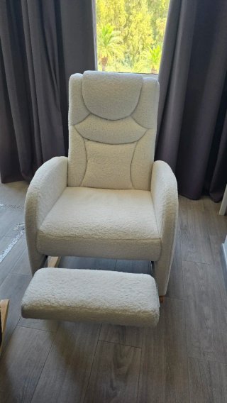 Silla mecedora de salón con reposabrazos nueva