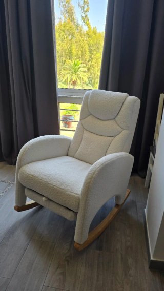 Silla mecedora de salón con reposabrazos nueva