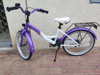 Bicicleta niña morada y blanca