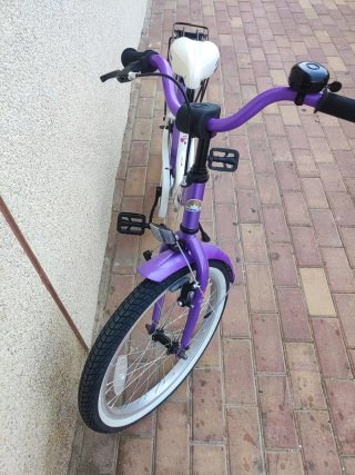 Bicicleta niña morada y blanca
