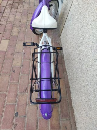 Bicicleta niña morada y blanca