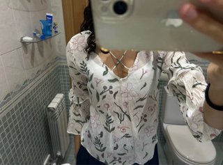 Blusa blanca floral manga acampanada